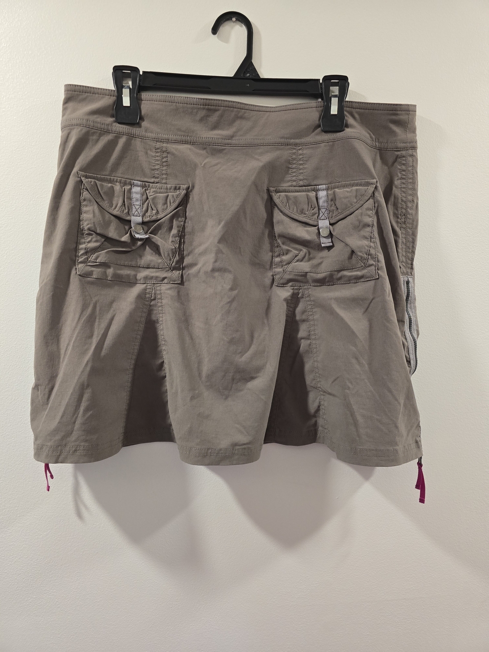 Women’s Utility Skort in Taupe with Front Flap Pockets
